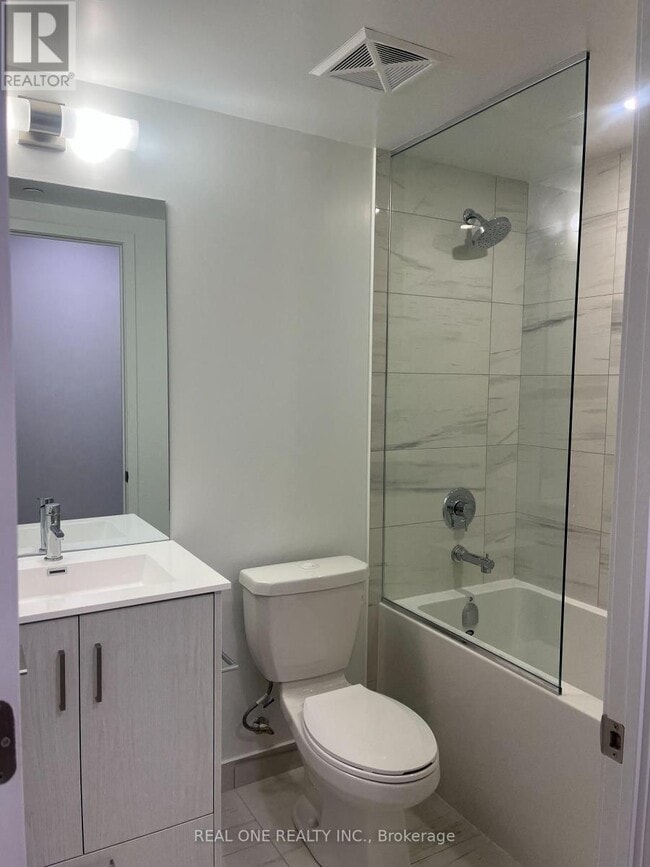 Photo du bâtiment - 180 Front St E