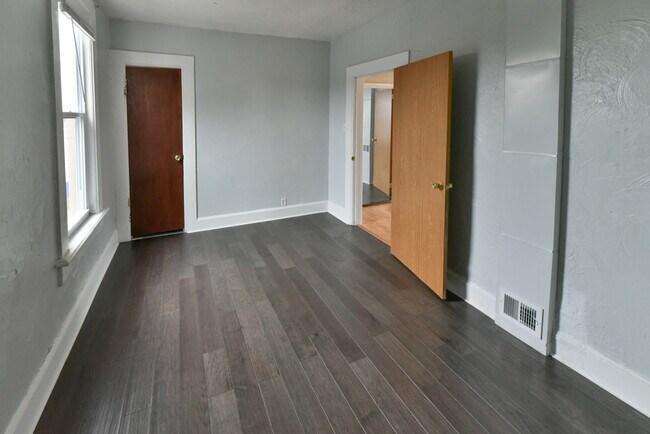 side br second floor - 3407 W Pierce St