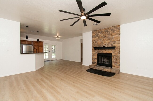 Building Photo - 2 Willow Ct