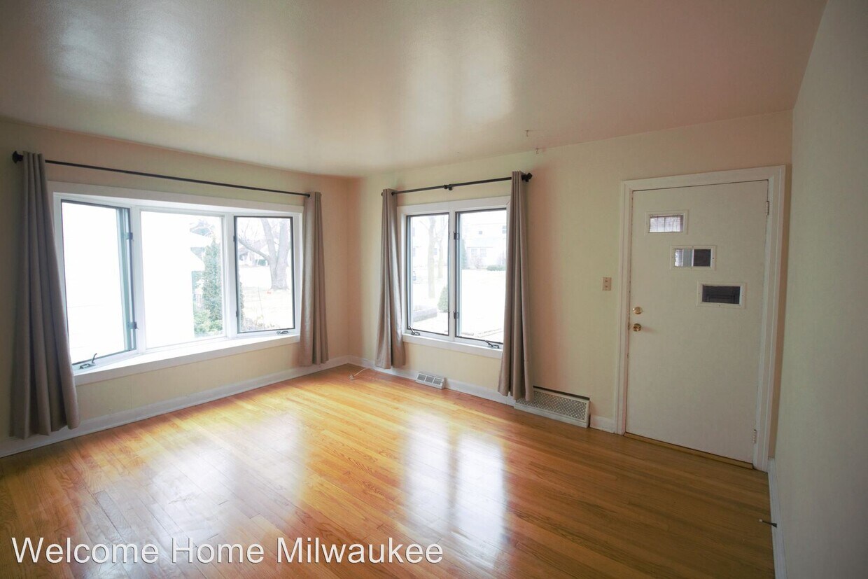 Primary Photo - 820 S 114th St