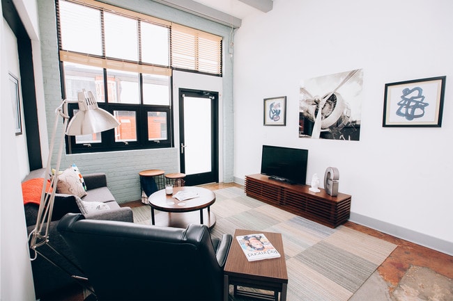 Building Photo - City View Landing