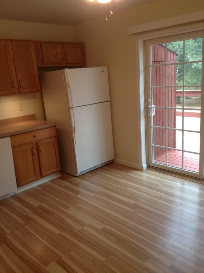Full Kitchen - 5269 E Trindle Rd