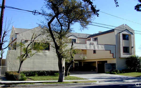 Building Photo - 966 5th Ave