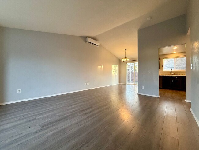 Foto del edificio - SCHEDULE A TOUR TODAY TO VIEW THE BEAUTIFUL OPEN LAYOUT HOME IN REDMOND!!