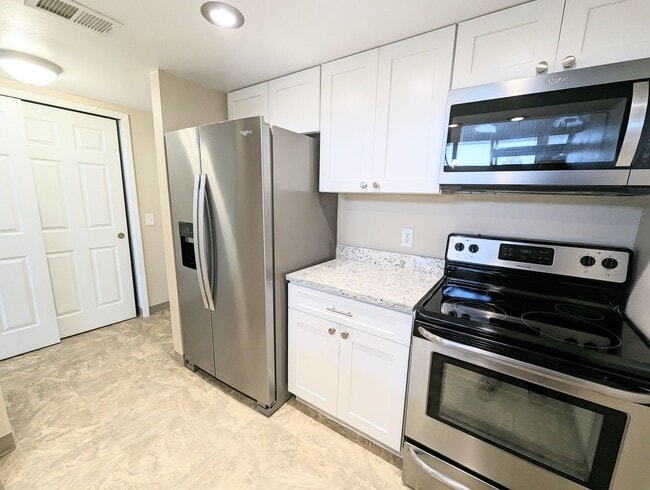 Building Photo - 2 Bed 1 Bath Condo Near Cherry Creek