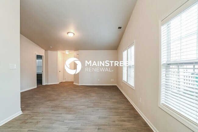Foto del edificio - 3 Bedroom Pet-Friendly Home in Charlotte, NC with Main Street Renewal