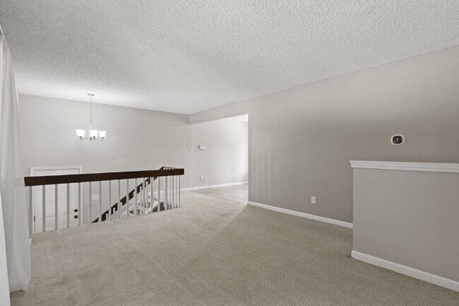 Building Photo - 4-bed, 2-bath, 1824 square foot home with ...