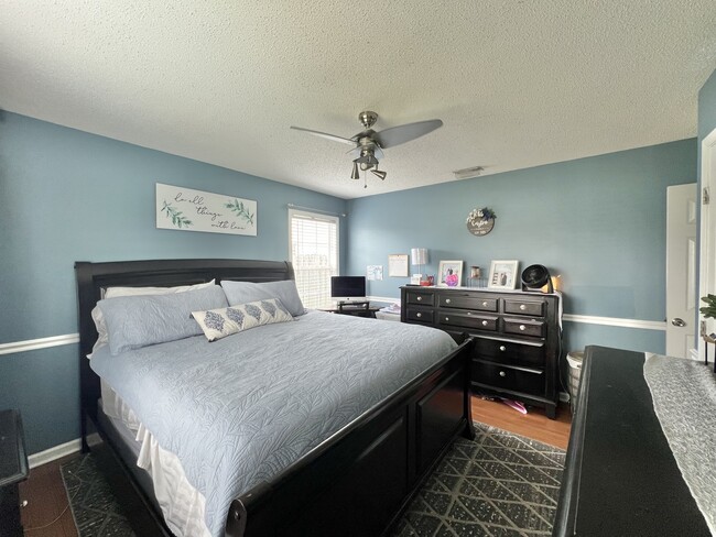 Building Photo - 522 Foxfield Ct