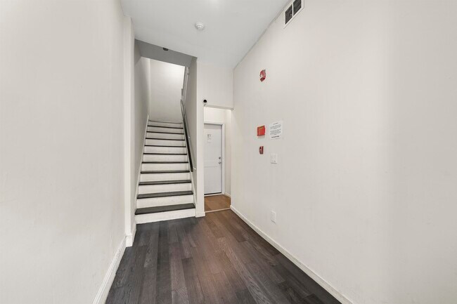 Foto del edificio - 704 BERGEN Ave