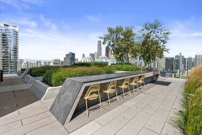 Foto del edificio - 323 W Illinois St