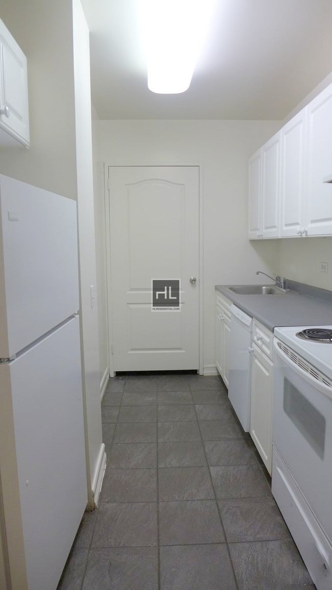 Building Photo - Duplex 1 bedroom in Midtown West 54th Street