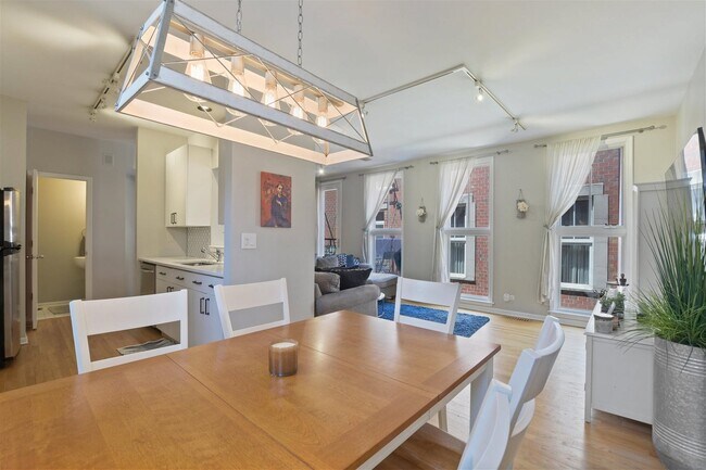 Foto del edificio - 1125 West Newport Avenue Apt ##M, Chicago,...
