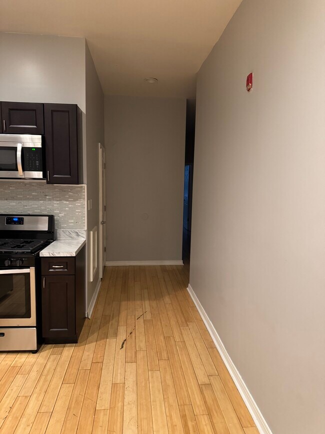 Hall to bathroom & bedrooms - 3211 W Montgomery Ave