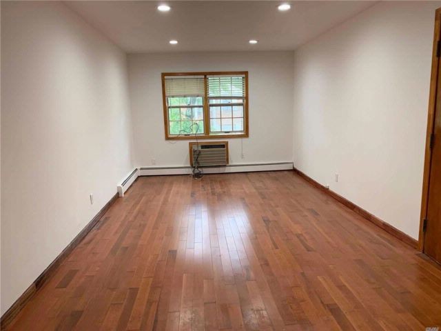 Foto del edificio - 64-10 110th St