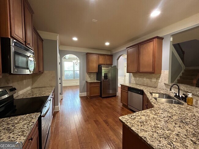 Building Photo - 124 Village Pl