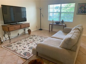 Building Photo - 820 Flanders S