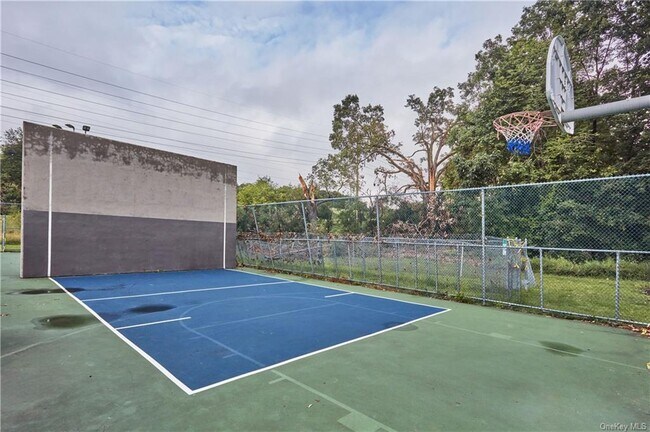 Building Photo - 2822 Whispering Hills Dr