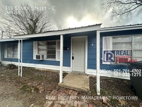 Building Photo - 319 Silver St