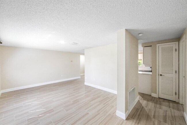 Foto del edificio - 7751 Bolam Ave