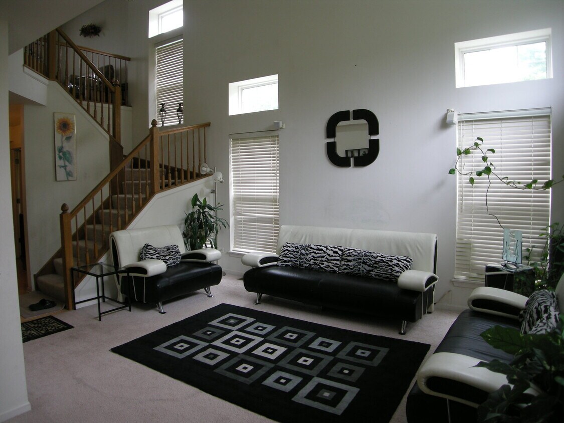 Foto principal - 1858 Grove Ave