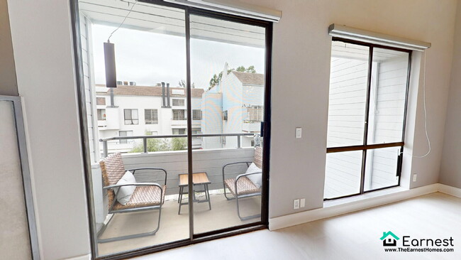 Foto del edificio - Spacious 2-Bedroom Upper-Level Condo in Pr...