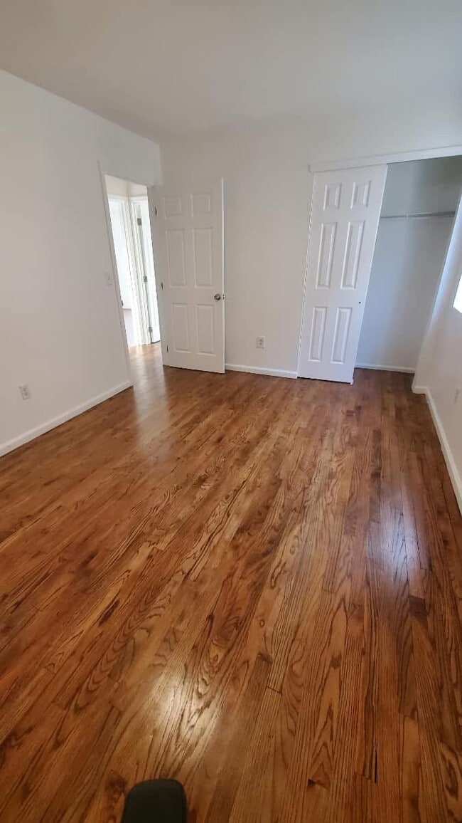 Foto del edificio - 36 Mersereau Ave