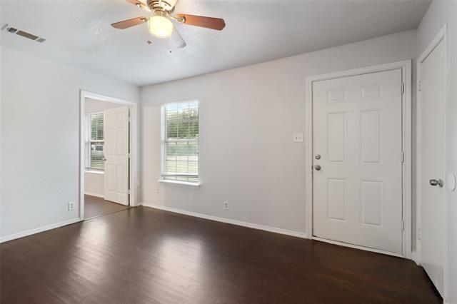 Building Photo - 1415 Oakwood Dr