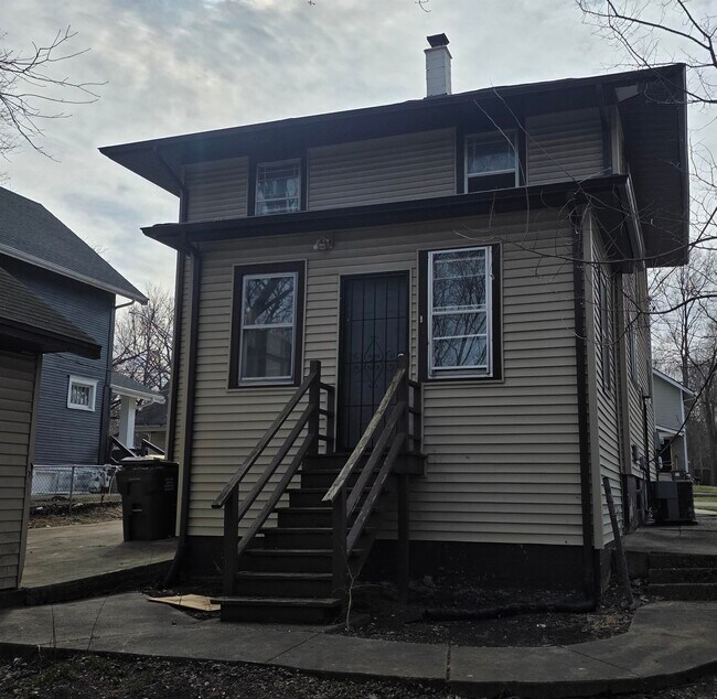 Building Photo - 321 Albert Ave