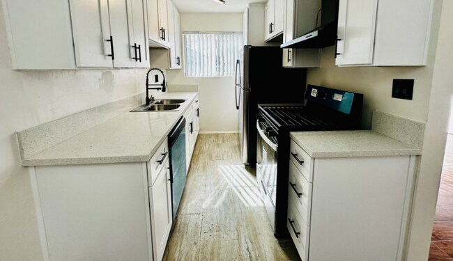 Foto del edificio - 719 N Kingsley Dr