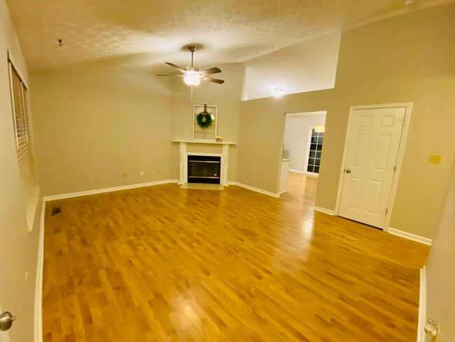 Building Photo - 6033 Waterbury Ln