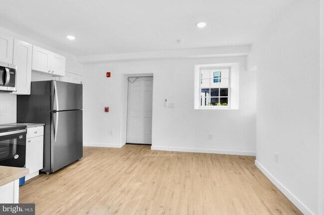 Foto del edificio - 7037 Ridge Ave