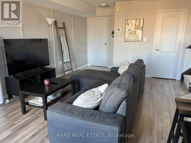 Building Photo - 2484 Post Rd