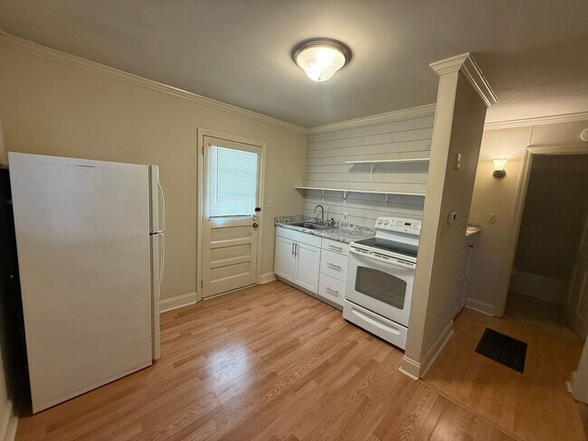 Foto del edificio - Cozy One Bedroom Triplex in Dilworth!