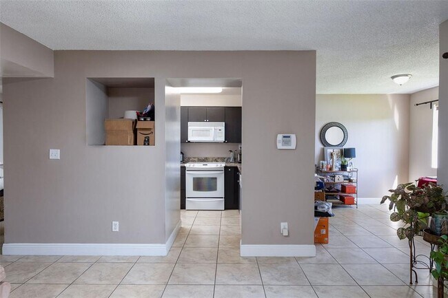 Foto del edificio - 706 NW 92nd Ave