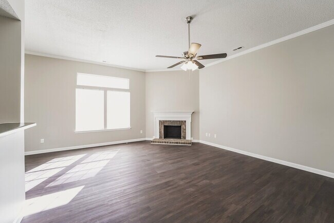 Foto del edificio - 11718 Long Forest Dr