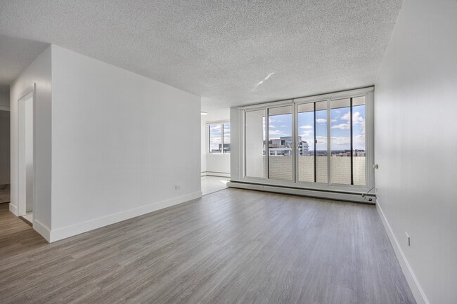 Salon - Signature Tower