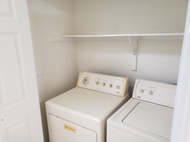 Building Photo - 2324 High Uintas Dr