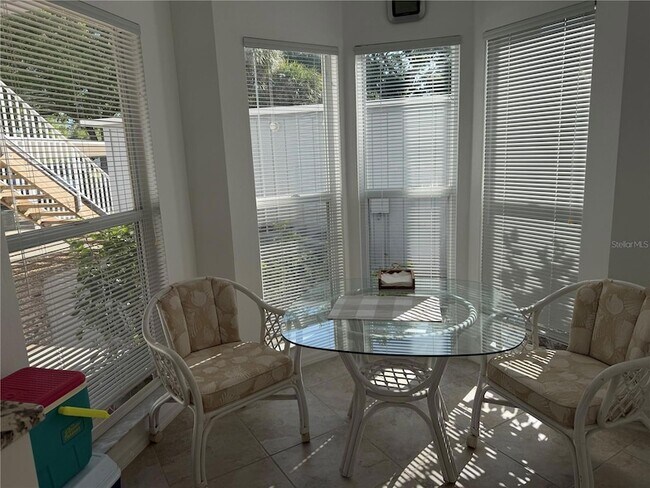 Foto del edificio - 880 Bird Bay Dr W