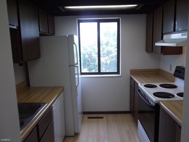 Building Photo - 2 br, 1 bath Condo - 1909 Melrose Drive