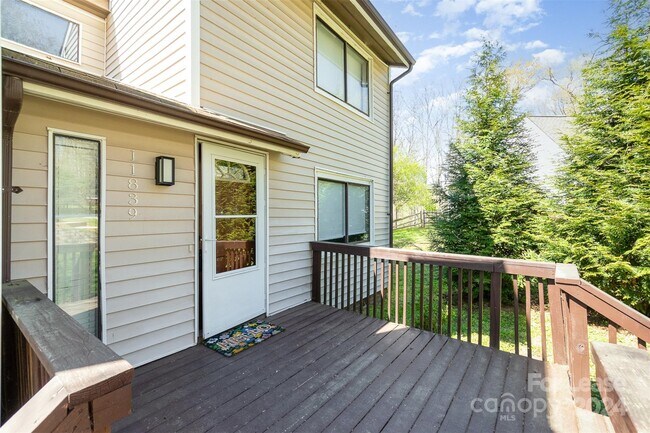 Building Photo - 11839 Carmel Lakes Dr