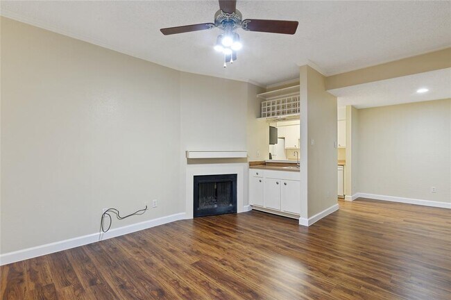Building Photo - 2125 Augusta Dr