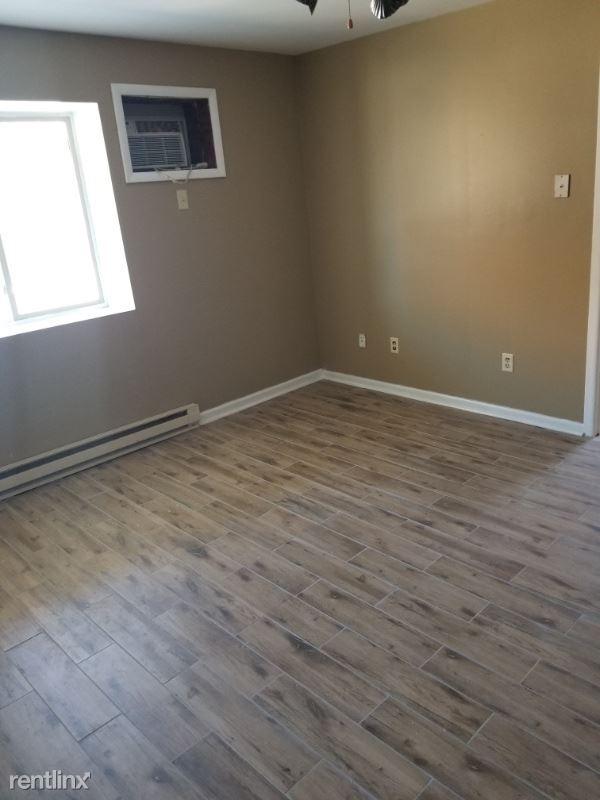Building Photo - 1 br, 1 bath Apartment - 109 W Railroad St