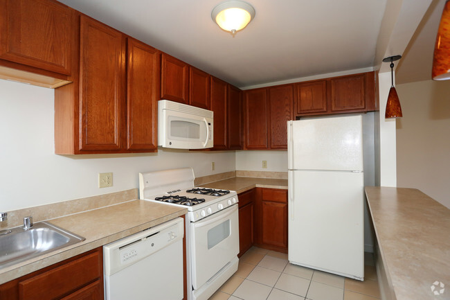 Kitchen - Dundalk Village Apartments