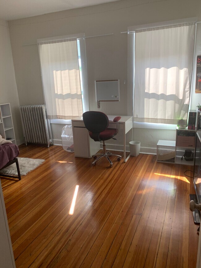 Foto del edificio - 632 Columbia Rd