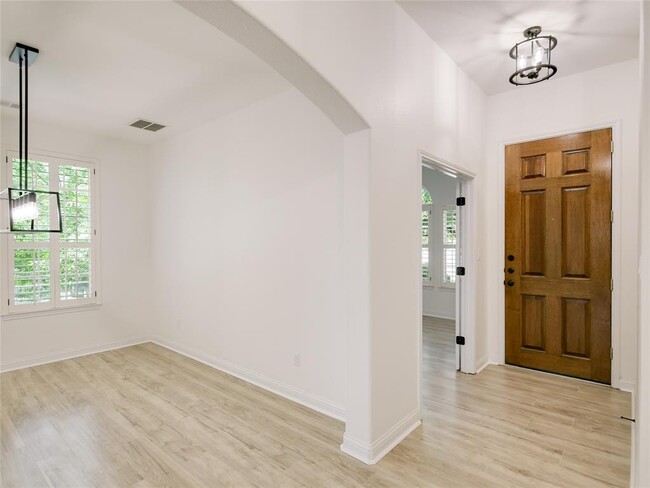 Building Photo - 15701 Sayan Cove