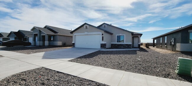 Foto del edificio - Lovely 3 bedroom, 2 bath home in Socorro ,...