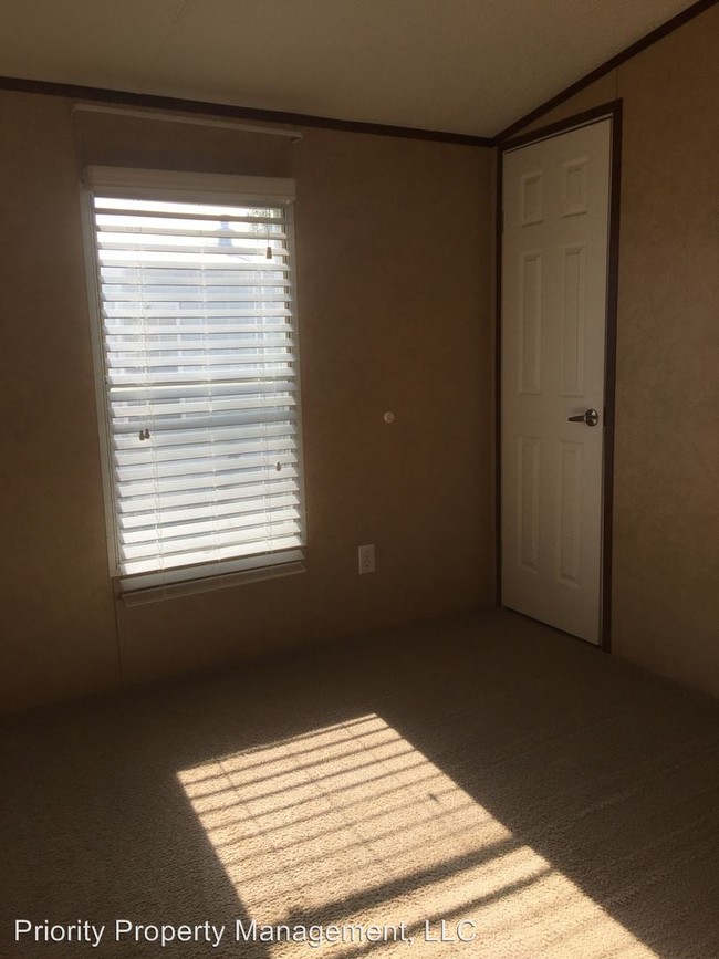 Building Photo - 3 br, 2 bath House - 303 Sierra Circle