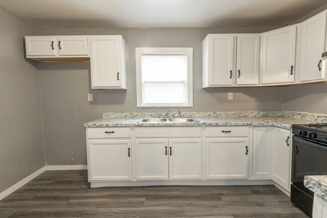 Building Photo - Cute home in Crutchfield w/Open Floor Plan...