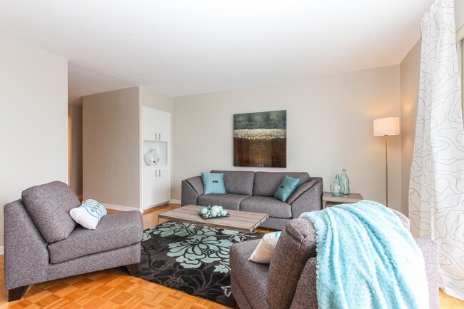 Building Photo - Les Tours Lakeshore