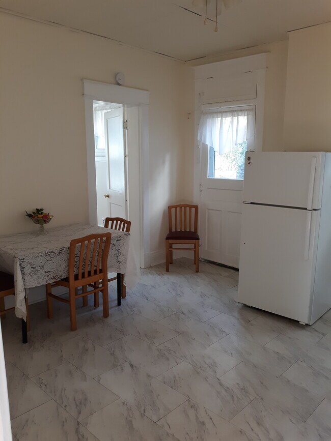 Come en la cocina - 2311 Muriel Ct